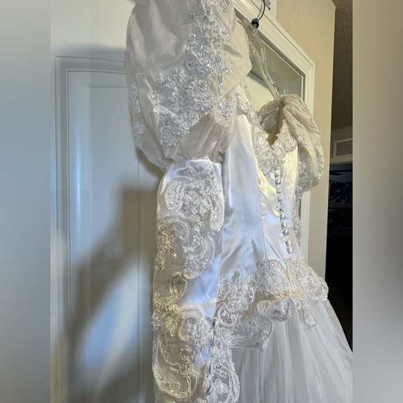 HANDMADE SILK WEDDING DRESS CATHEDRAL TRAIN - Picture 5 of 14